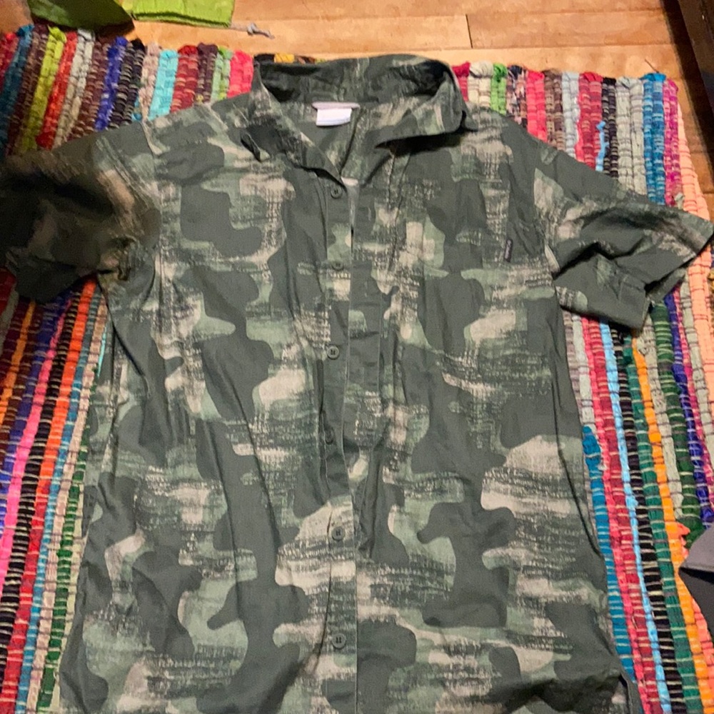 Columbia short sleeve button up small